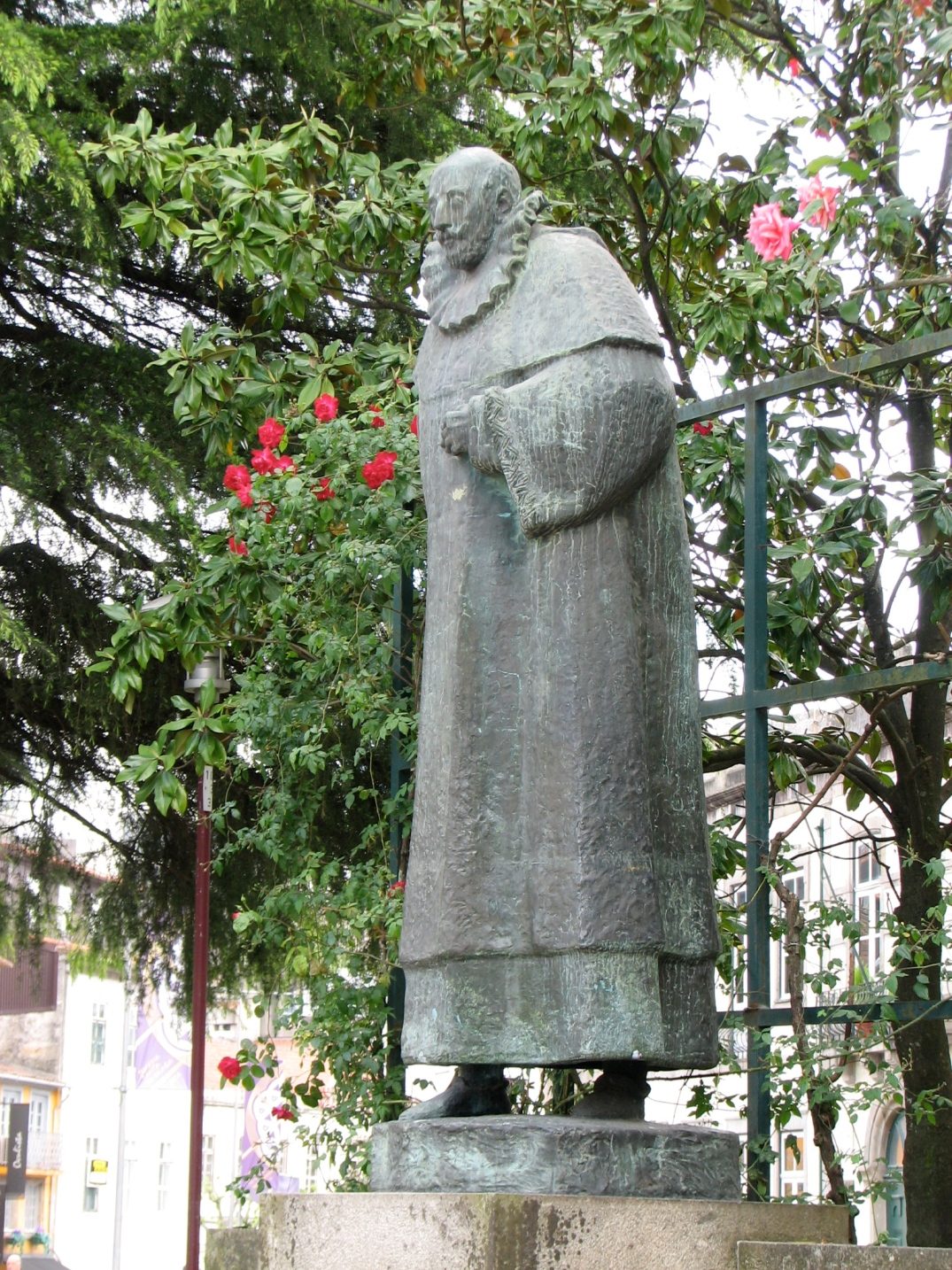 Francisco Sanches' monument, Braga, Portugal - 02.JPG